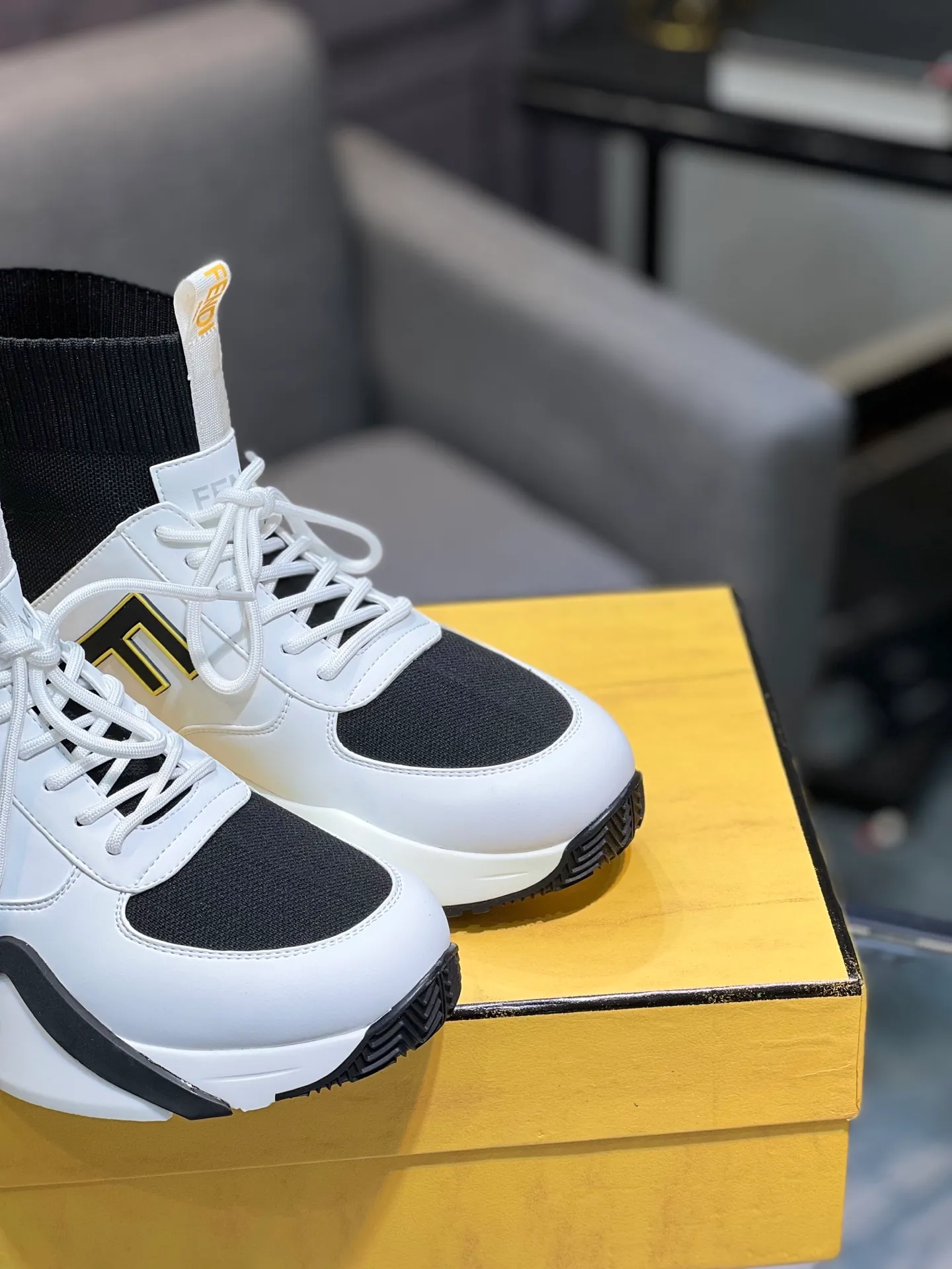 Men's shoes 💰580 FENDI men's fashion casual shoes 👟Hot sale🔥Official website 1:1 replica ⬆️Original quality - Original leather - Original breathable mesh lining Original outsole 1:1 replica, code number 38-44 (45-46 customized)